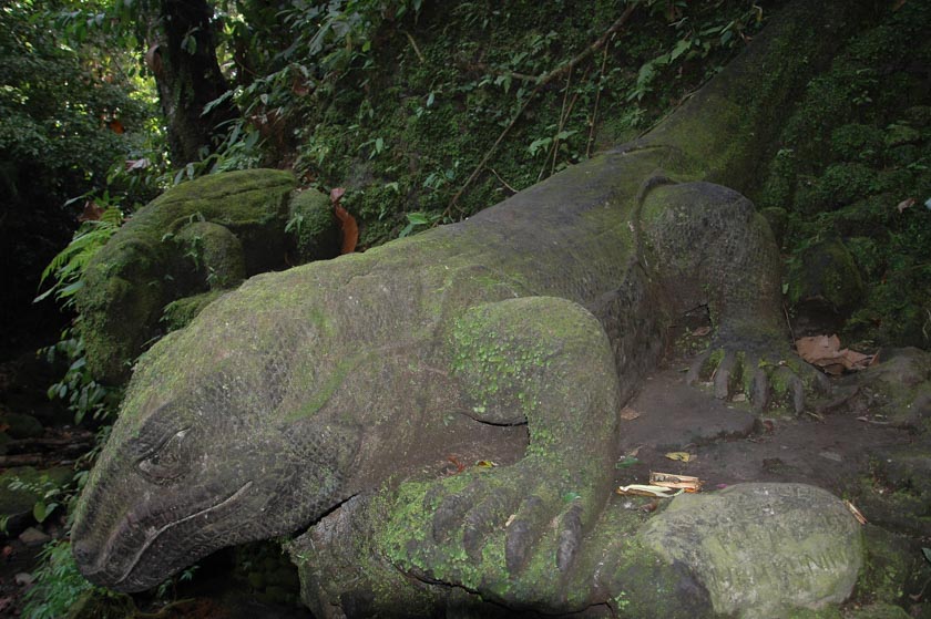 Bonita estatua en Monkey Forest