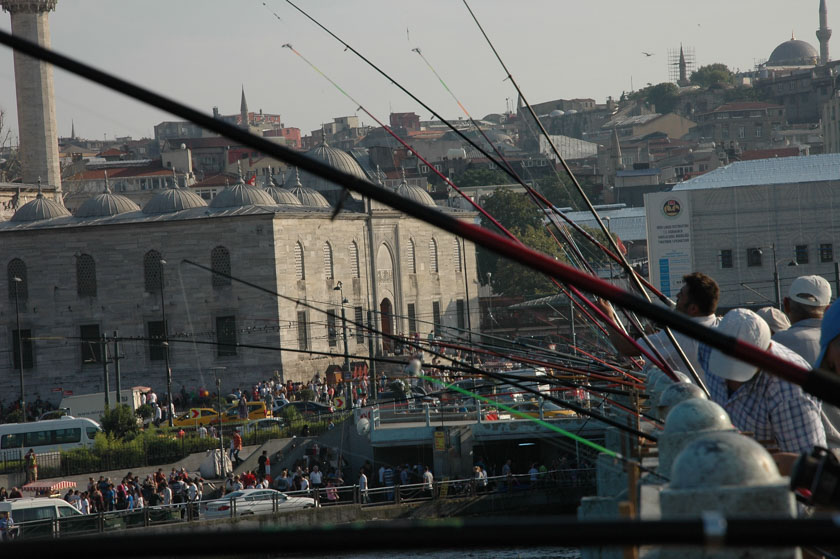 Pescadores en el Puente de Gálata