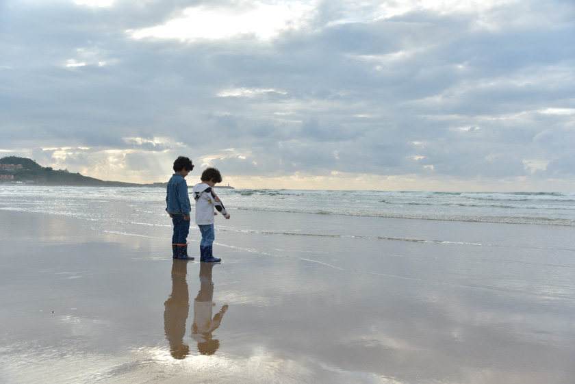 Daniel y Hugo disfrutando de la playa de Merón
